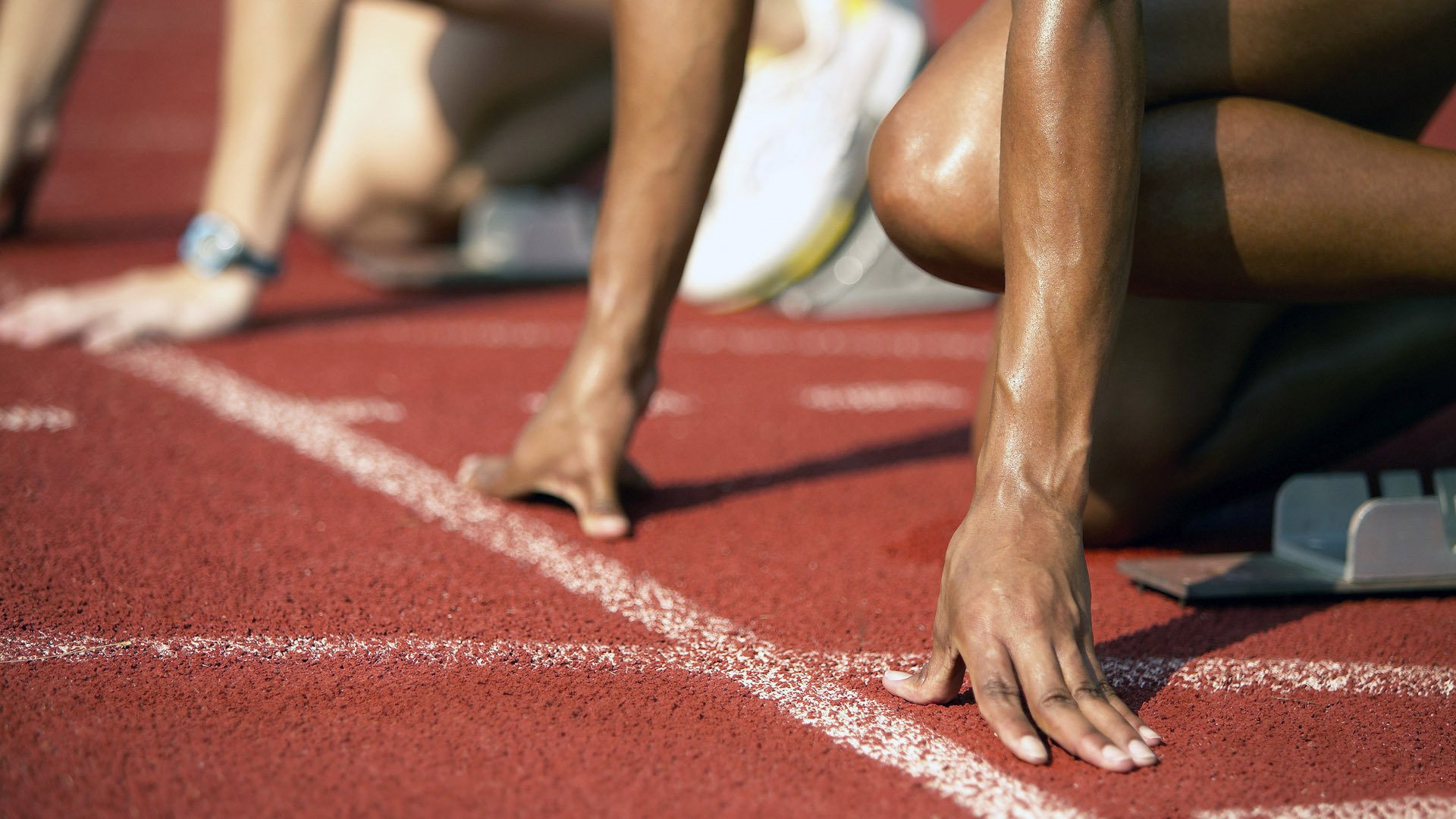 斯瓦泰克赛点兑现，森林狼淘汰雄鹿晋级四强，主帅激动落泪